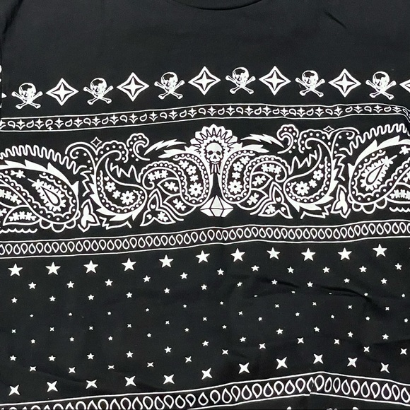 Ecko Unlimited Skull & Paisley Print Tee - Picture 4 of 4